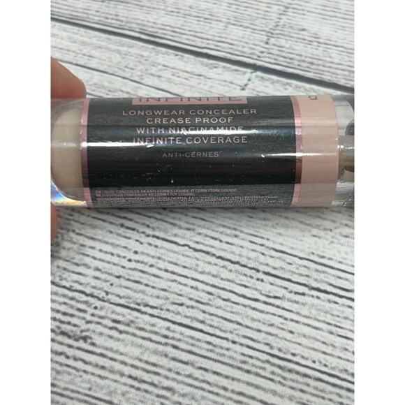 New Makeup Revolution Conceal & Define Infinite Longwear Concealer 9ml C1 - Picture 7 of 9
